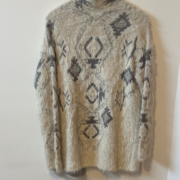 Knox Rose Cream Open-Front Fuzzy Cardigan with Gray Pattern - Picture 3 of 4